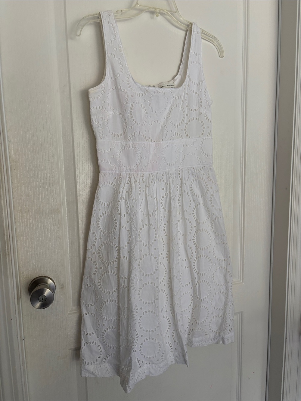 Banana Republic. Sleeveless White Eyelet Sun Dress. Size 0